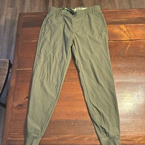 Men’s green thin jogging pants size small